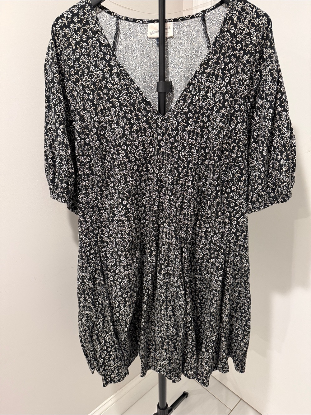 Universal Thread Black & White Floral V-Neck Mini Dress - Picture 2 of 10